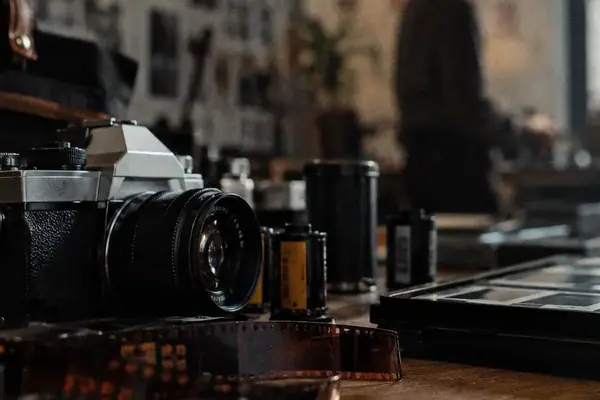 The Resurgence of Analog Aesthetics: Analyzing the Shift Toward Film-Inspired Digital Photography